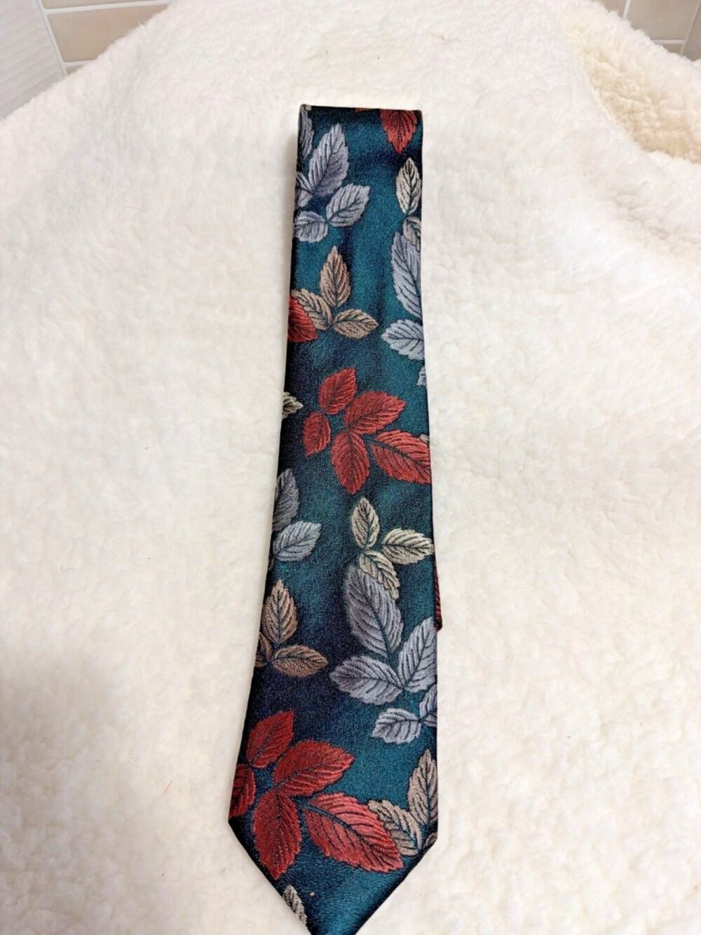 Van Heusen Men’s Necktie Fall Leaves Pattern Silk Blend Business Formal Autumn